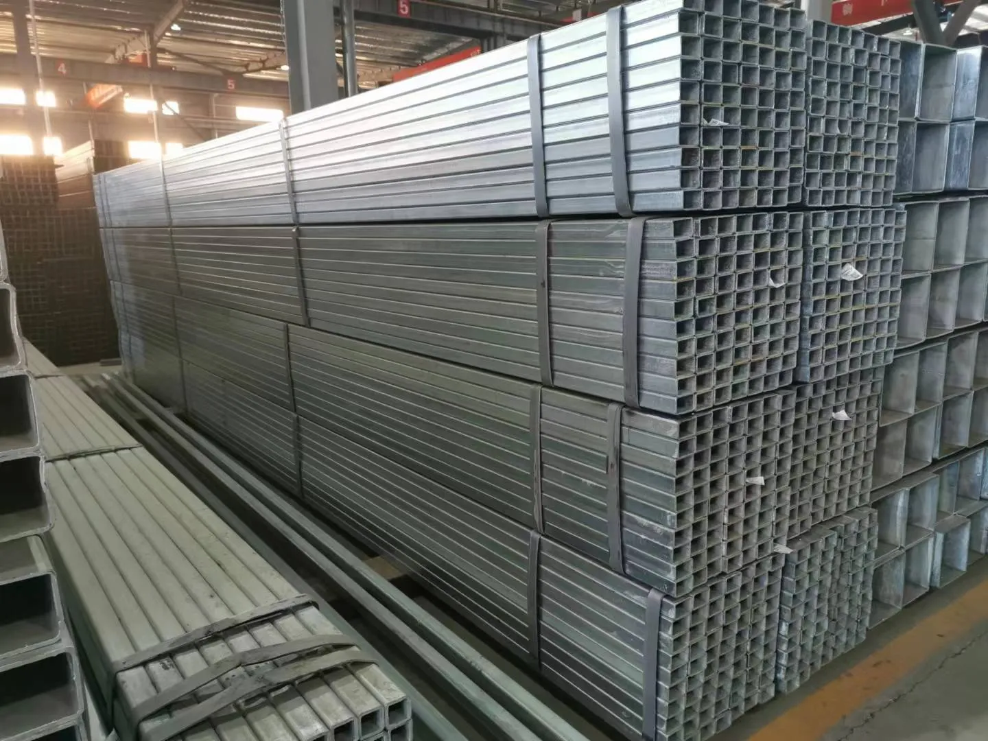 Galvanized steel pipe